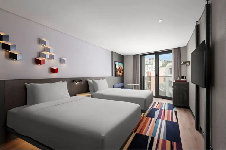 Aloft Twin room with city view