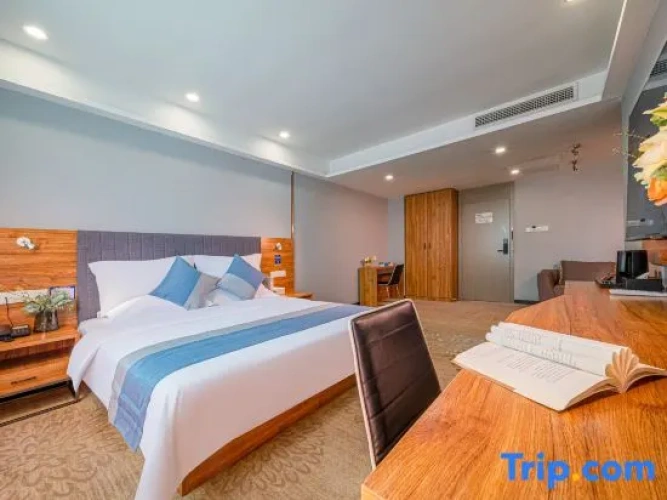 Business Triple Suite