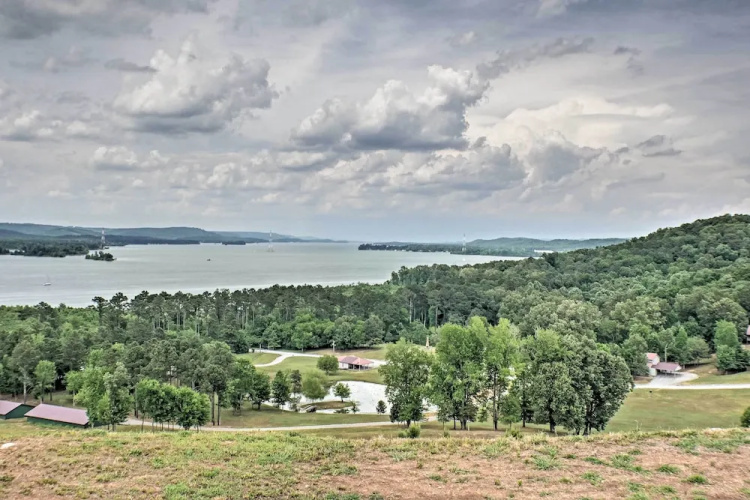 Guntersville Cabin w/ Lake Views!