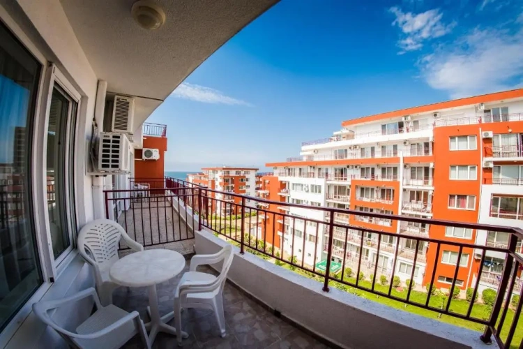 2 Bedrooms Apartment with balcony