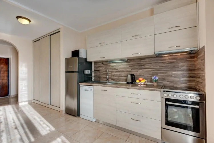 3 Bedrooms Apartment