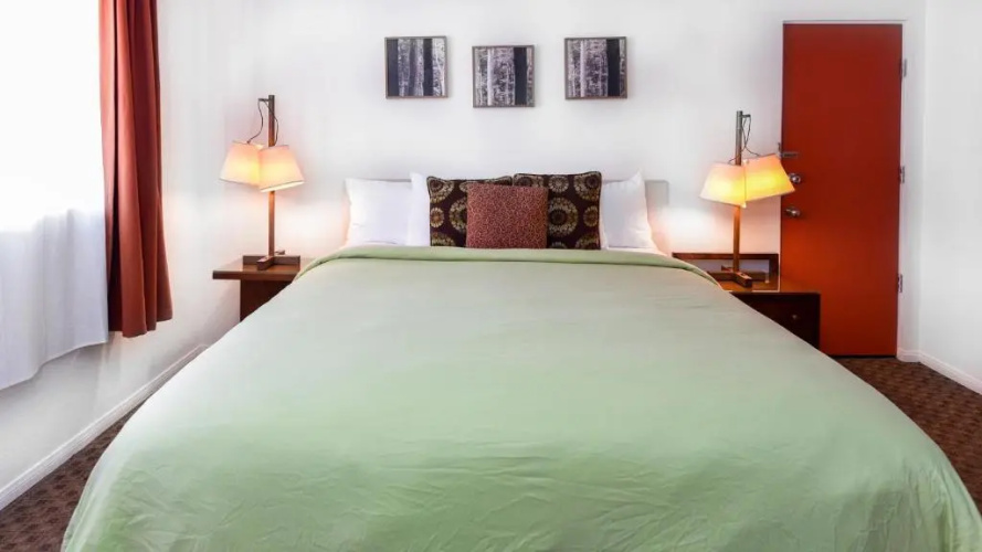 The Skylark a Palm Springs Hotel