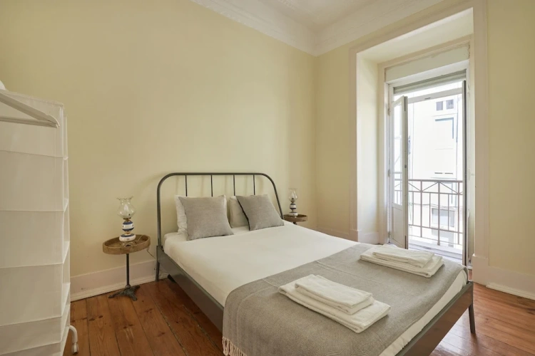 4 Bedrooms Apartment