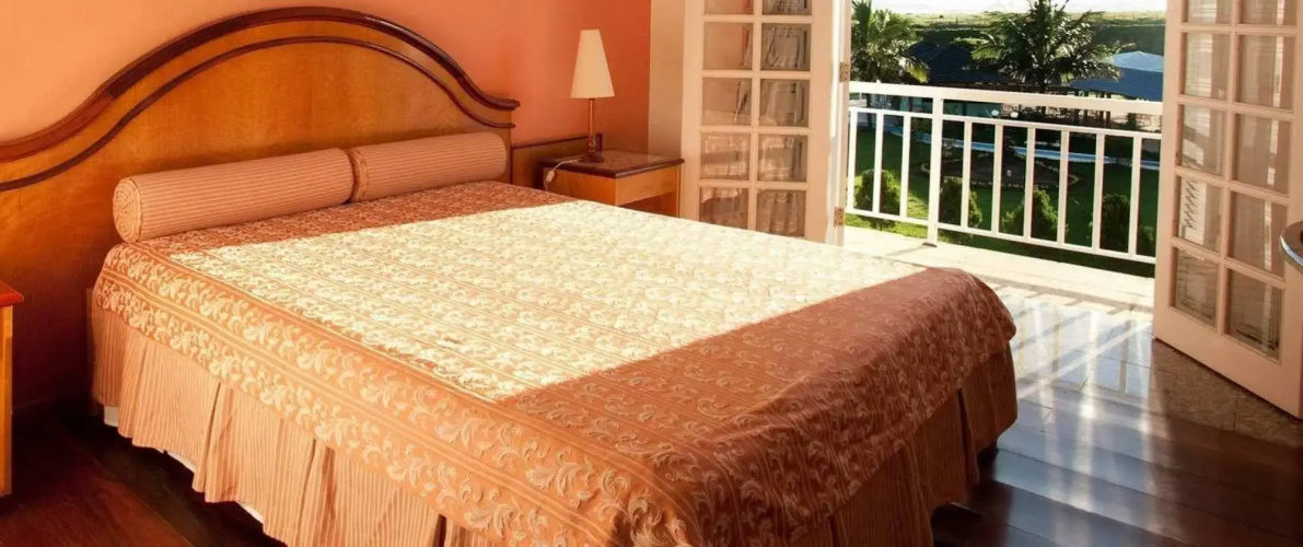 Colonial Plaza Hotel