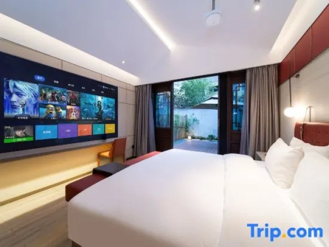 Deluxe Double room with courtyard view