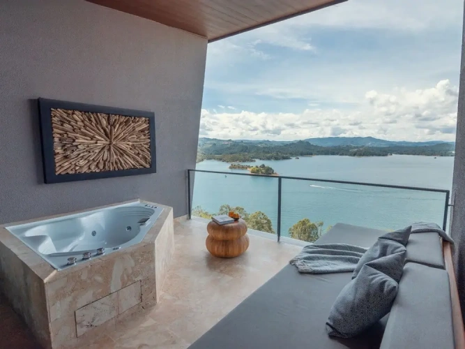 Deluxe Double room with balcony and with lake view