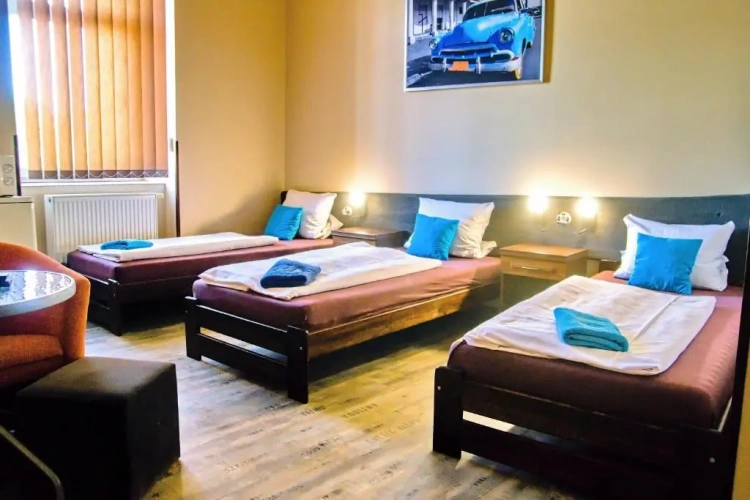 Standard Triple room