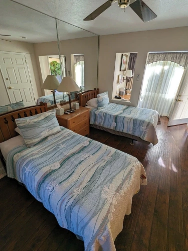 Standard Deluxe Accessible Twin room