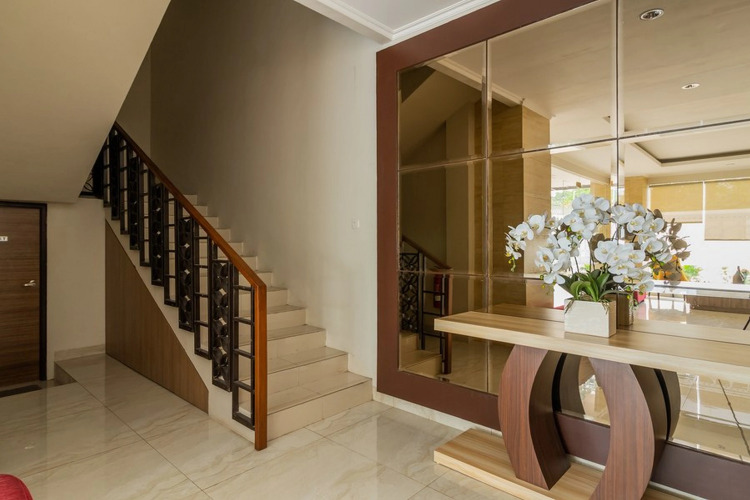 RedDoorz Plus near Lippo Mall Kemang 2Over view