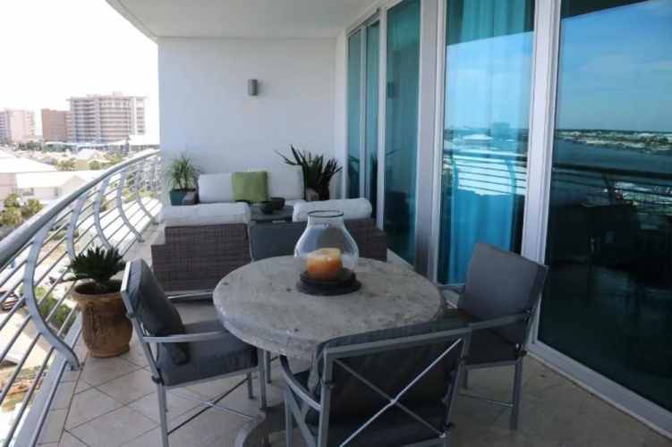 Bella Luna by Prickett Properties