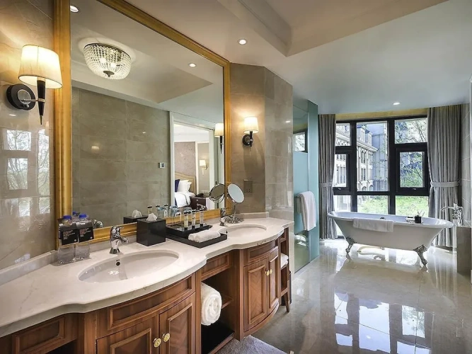 Superior Double Club Suite