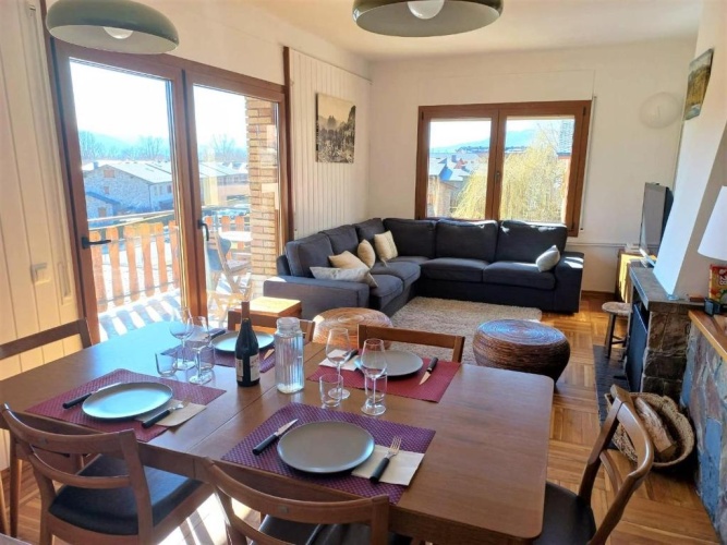 4 Bedrooms Apartment