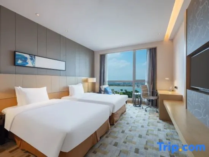 Standard Twin room with lake view