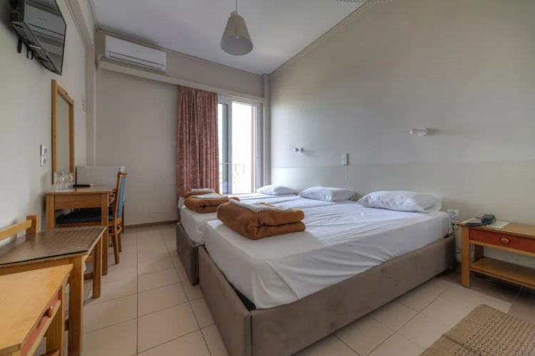 Standard Triple room with sea view