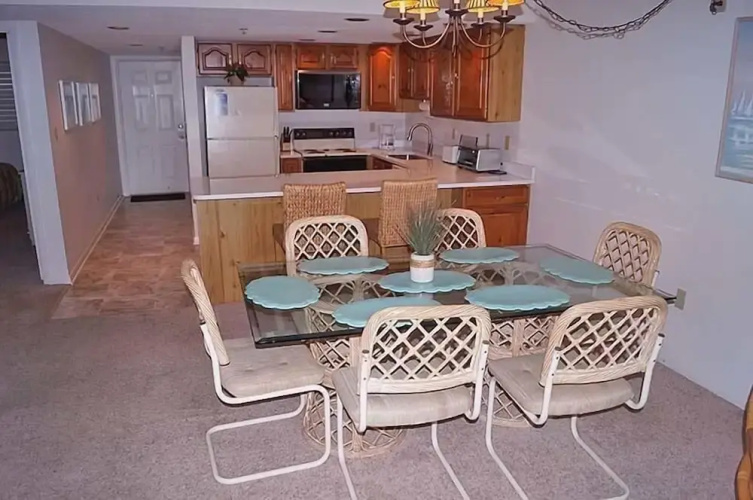 Sungate 402 2 Br condo by RedAwning