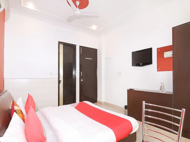 Fabhotel Signature Cyber Park