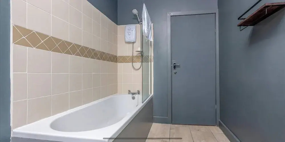 Pine Studio Apartment- Your Own Quiet Space!