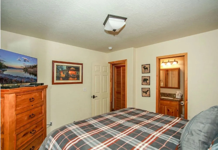 Catalina Creekside Cabin