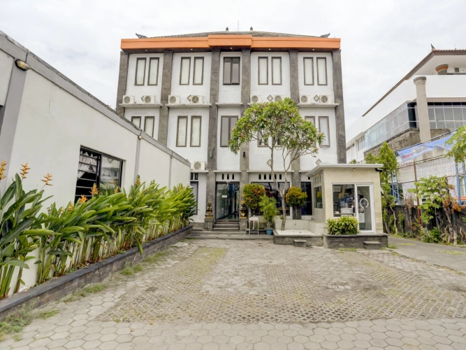 Hotel Warta Dua by ZUZU