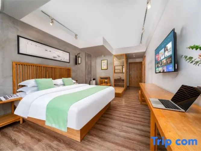 Standard Double room with city view