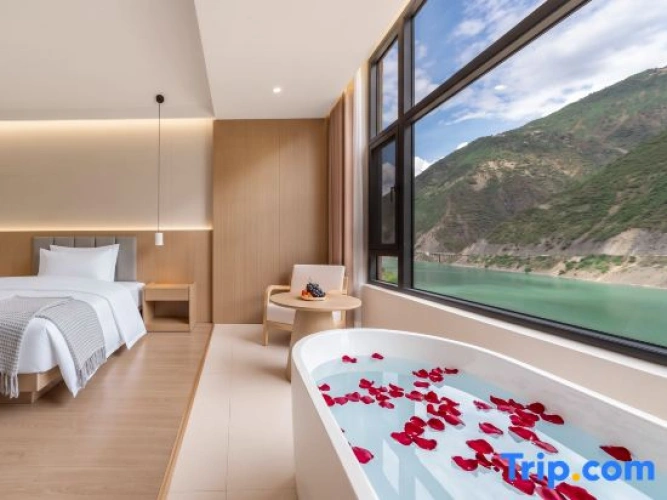 Standard Twin room with river view