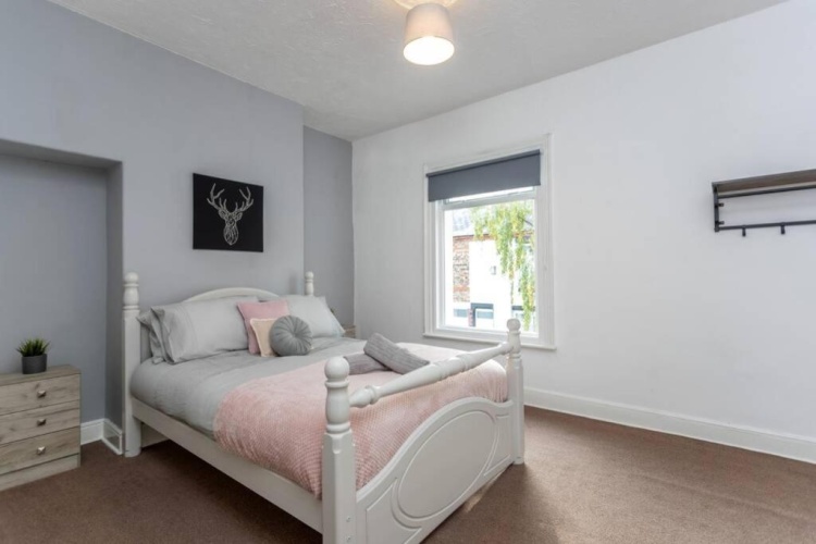 3 Bedrooms Apartment