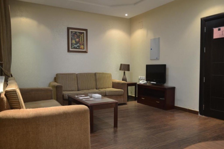 3 Bedrooms Apartment