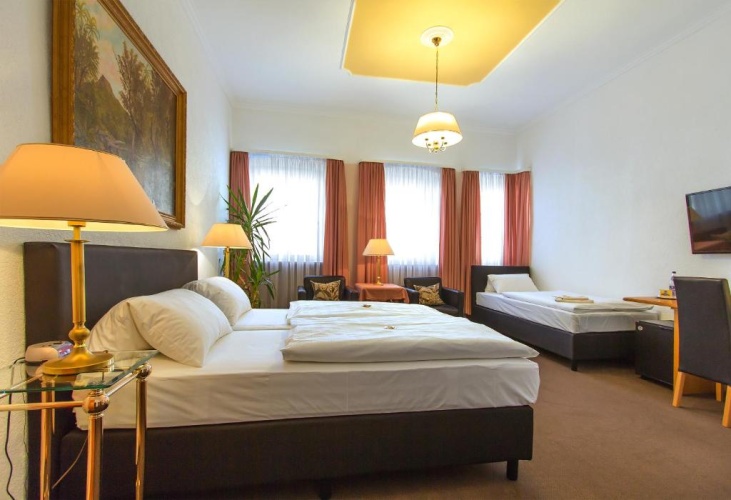 Standard Triple room