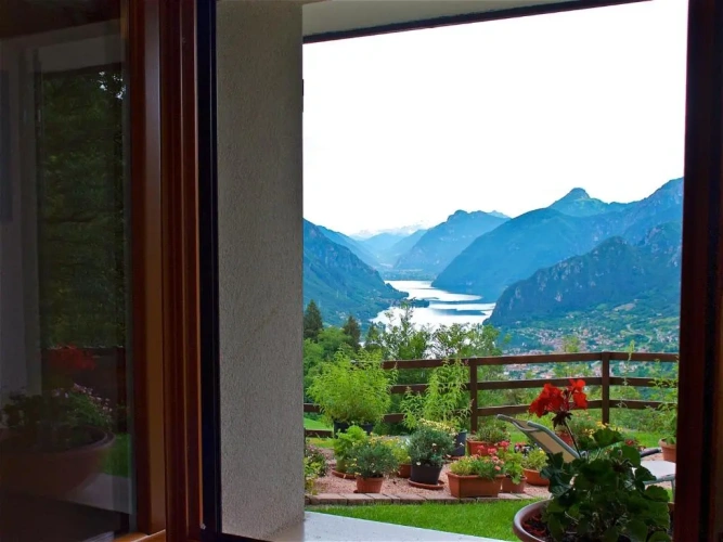 Standard Triple room with lake view