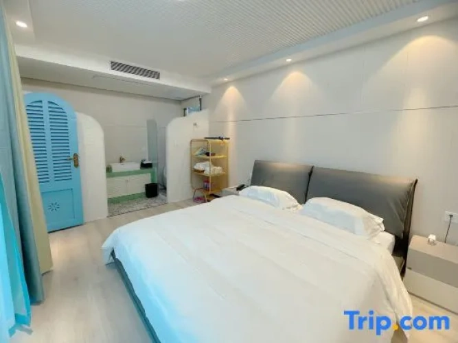 Twin Duplex Suite with pool view