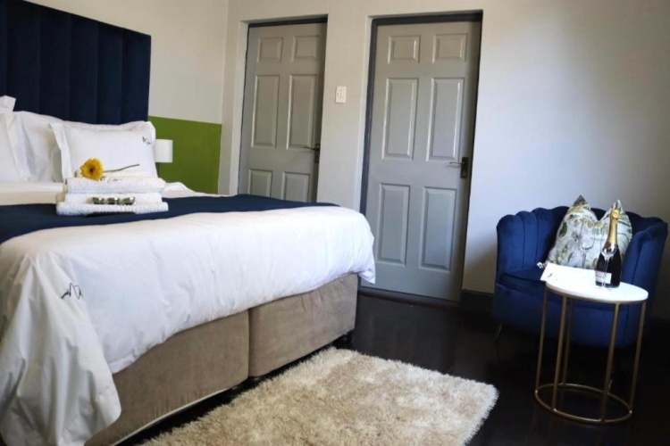 Standard Double Suite