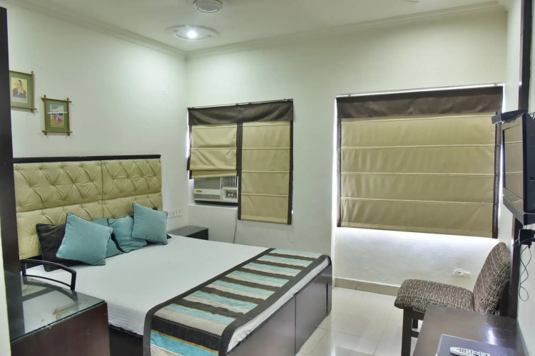 Jullundur Hotel