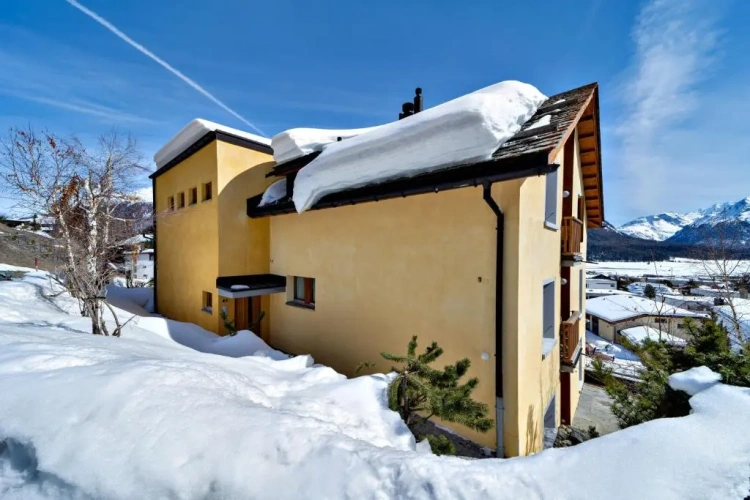 3 Bedrooms Apartment