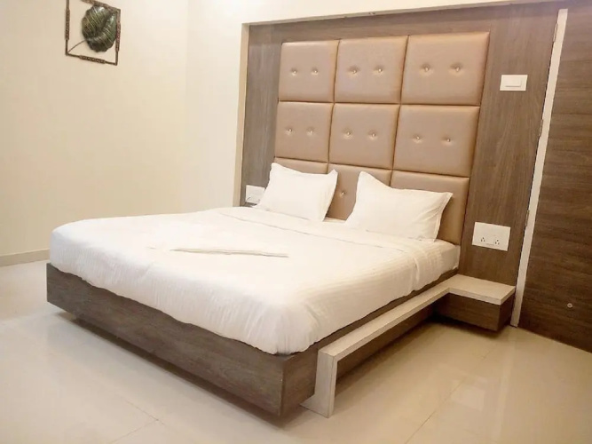 Hotel Pushpak Park