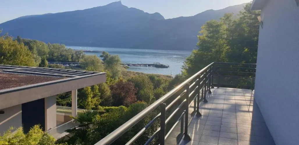 Petit Studio Dans Villa Bord De Lac