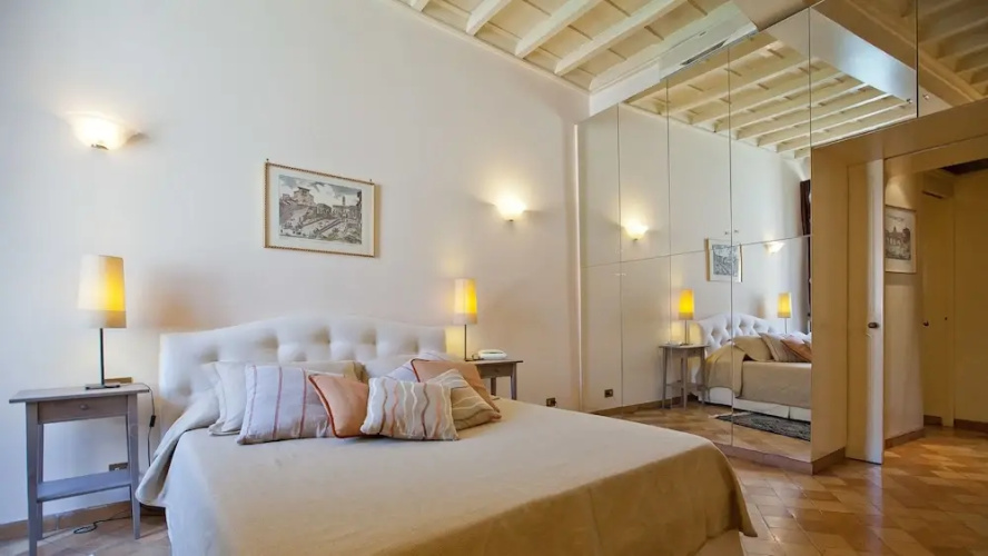 Rental in Rome Crociferi 1