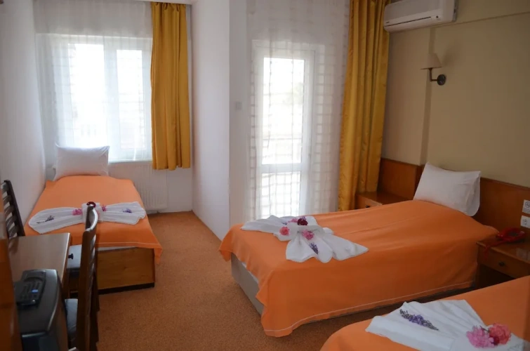 Economy Triple room with balcony
