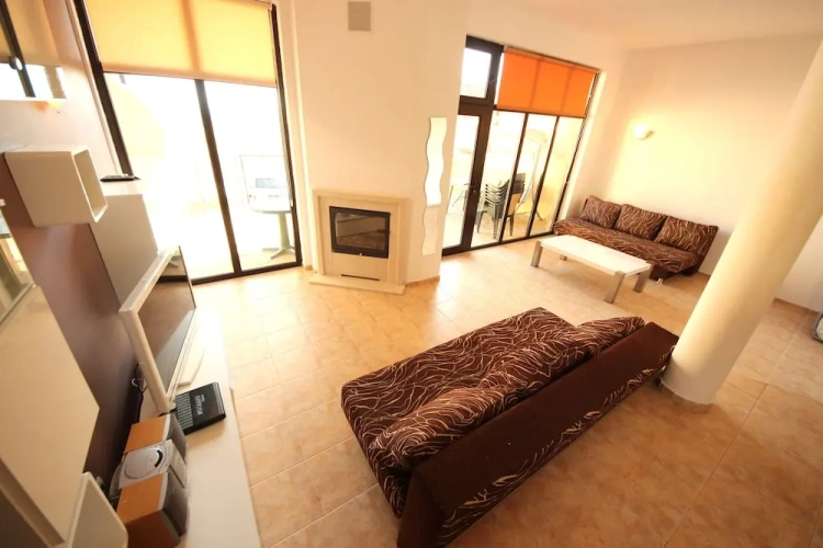 2 Bedrooms Villa with balcony