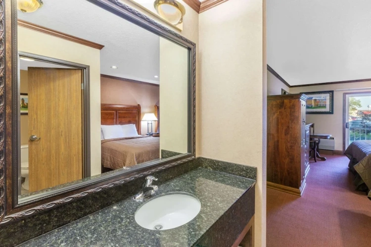 Deluxe Double Suite with balcony and with lake view