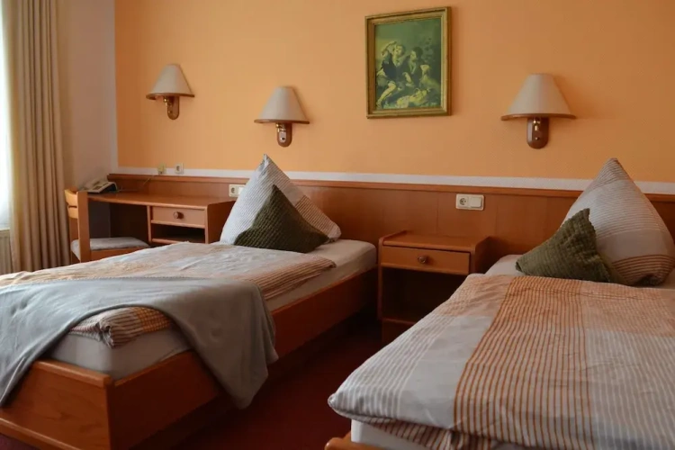 Standard Twin room with balcony