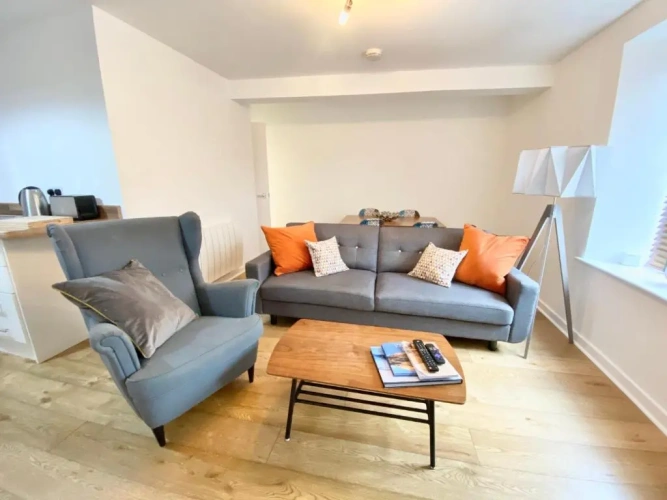 2 Bedrooms Apartment