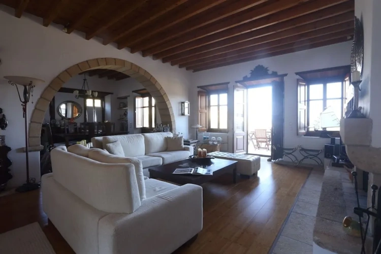 5 Bedrooms Luxury Villa with sea view