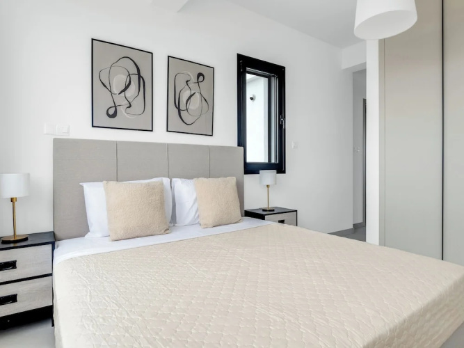 Sanders Elgio - Neat 3-bdr Apt With Rooftop