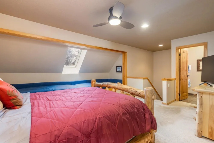 2056 The Pines 2 Bedroom Condo by RedAwning