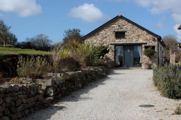 2 Bedrooms Cottage