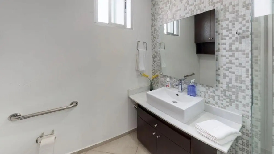 Comfortable and Trendy Apartment 2C