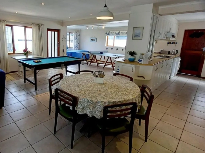4 Bedrooms Sextuple Cottage