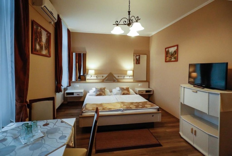 Standard Triple room