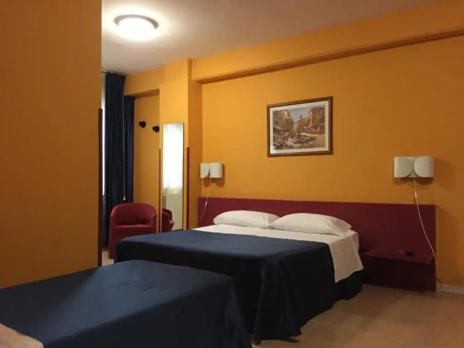 Standard Triple room