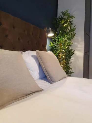 The Aviator - Stunning 1 bed with large balcony